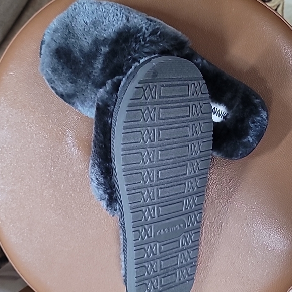 Lilly Faux Shearling SlippersMINNETONKA - Picture 5 of 9